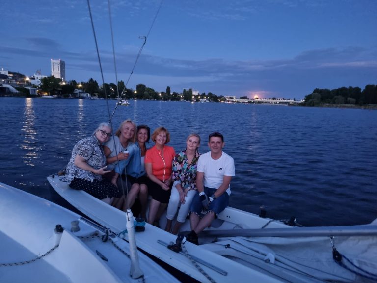 Żeglowanie przy pełni księżyca